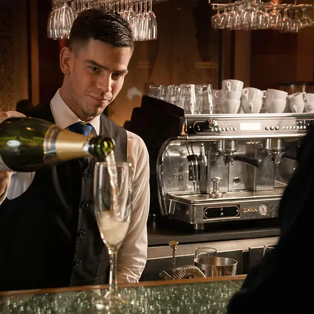 Radisson Blu Scandinavia Hotel, Hotell